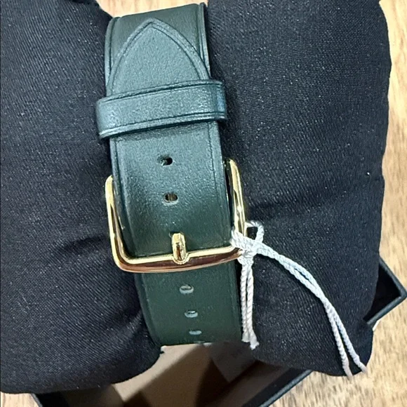 NWT Coach Watch with Green Strap and Gold Starry Face - Picture 4 of 9